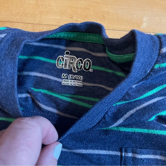 Bundle of shirts and shorts in boys size M 8 - Picture 6 of 7